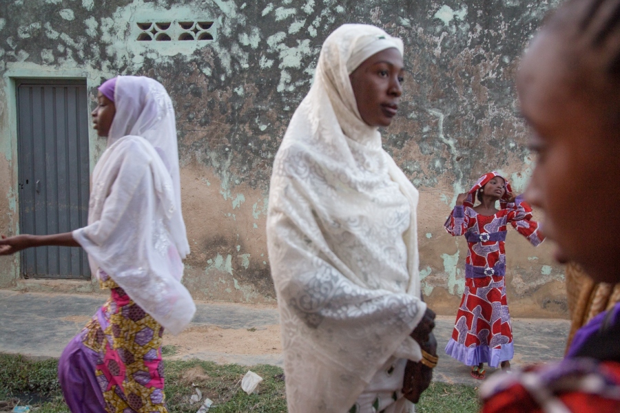 Guests socialize prior to the start of the marriage of Abubakar Suleman, 31, and Fatima Musa Hassan, 18. KANO, NIGERIA, 2013. Ⓒ Ed Kashi Guests socialize prior to the start of the marriage of Abubakar Suleman, 31, and Fatima Musa Hassan, 18. KANO, NIGERIA, 2013. Ⓒ Ed Kashi
