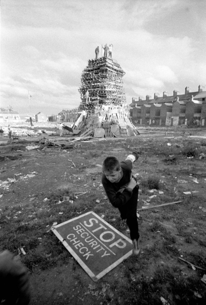 Locals make final preparations for the Eleventh night bonfire, which burns to usher i the Twelfth of July, the most important event of the year for Ulster Protestants. BELFAST, NORTHERN IRELAND, 1989. Ⓒ Ed Kashi Locals make final preparations for the Eleventh night bonfire, which burns to usher i the Twelfth of July, the most important event of the year for Ulster Protestants. BELFAST, NORTHERN IRELAND, 1989. Ⓒ Ed Kashi