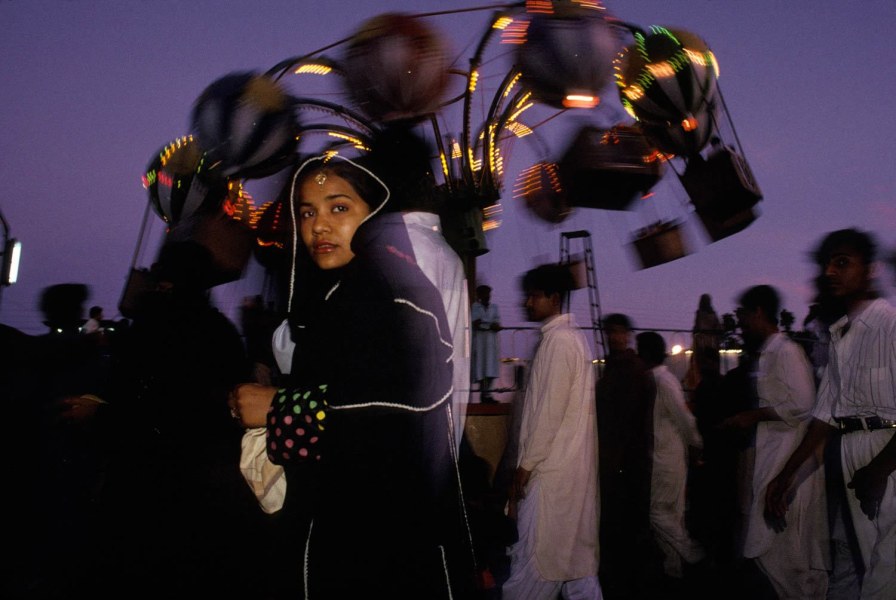 Sightseers visit the colorful Clifton Beach Amusement Park in Karachi. KARACHI, PAKISTAN, 1998. Ⓒ Ed Kashi Sightseers visit the colorful Clifton Beach Amusement Park in Karachi. KARACHI, PAKISTAN, 1998. Ⓒ Ed Kashi