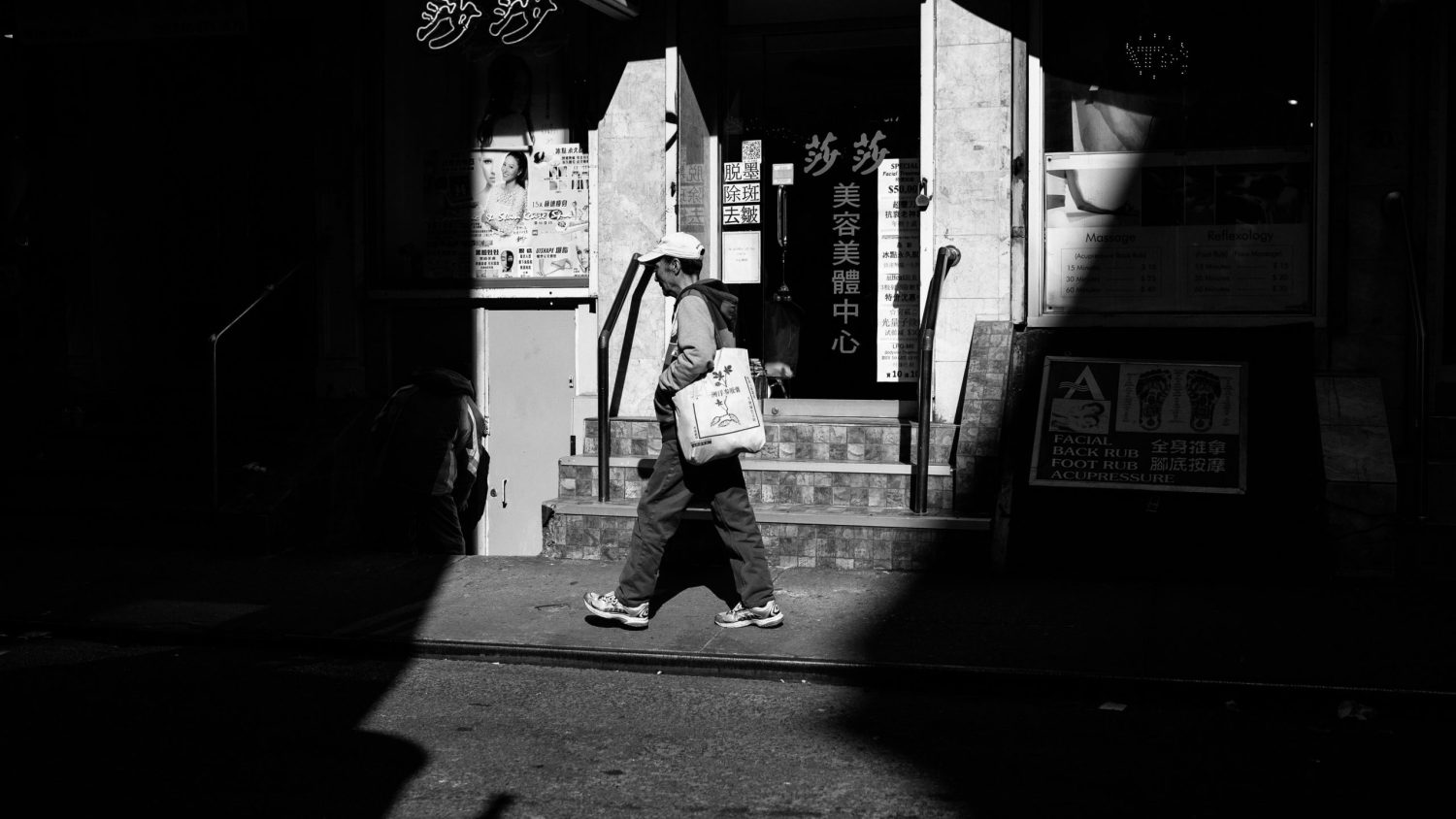 Call for Entry - Photo of the Month - April 2025: Urban Landscape